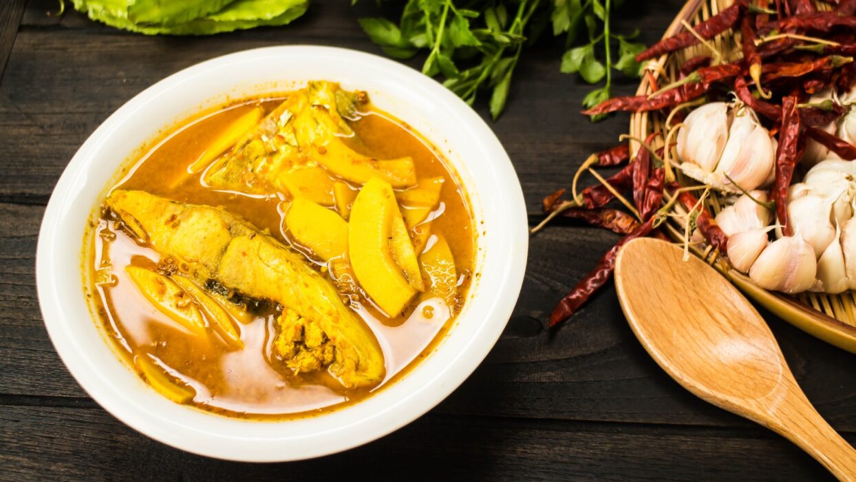 Gaeng Som: A Tangy Thai Delight – A Culinary Tradition